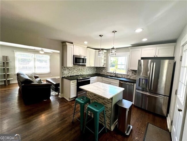 Building Photo - 1611 Wellswood Dr SE