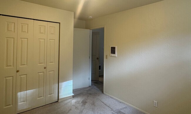 Building Photo - Silverdale - Chico Way neighborhood 3 bedroom duplex now available