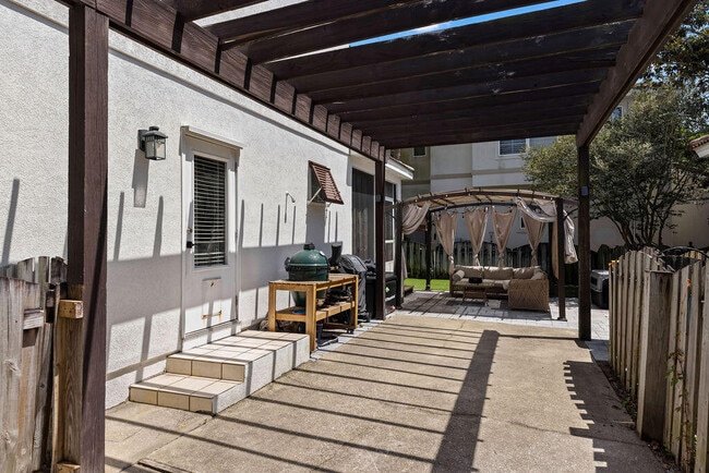 Building Photo - 97 Mantero Way