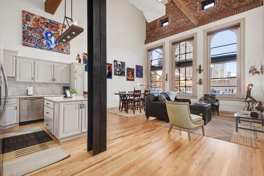 Building Photo - 1555 California St