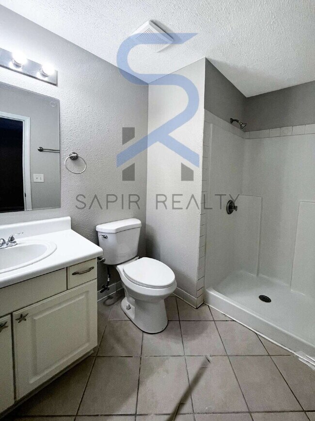 Building Photo - Move in before November 15th and choose yo...