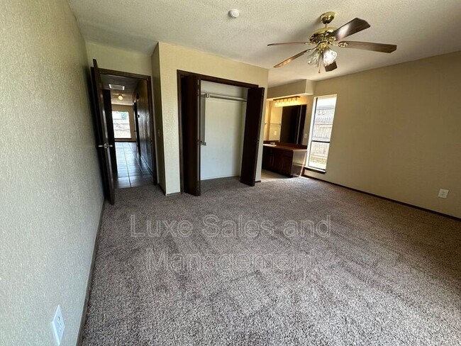 Building Photo - 3718 Southwind Ave