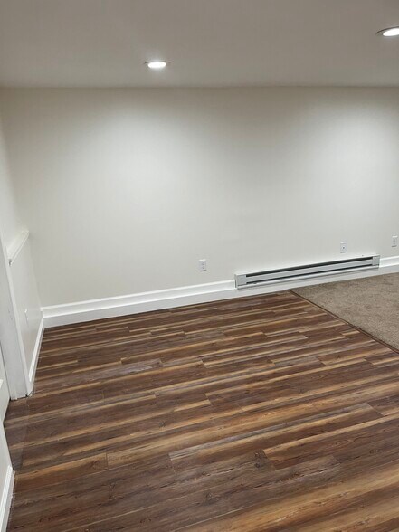 Building Photo - 10 Pinebrook Dr