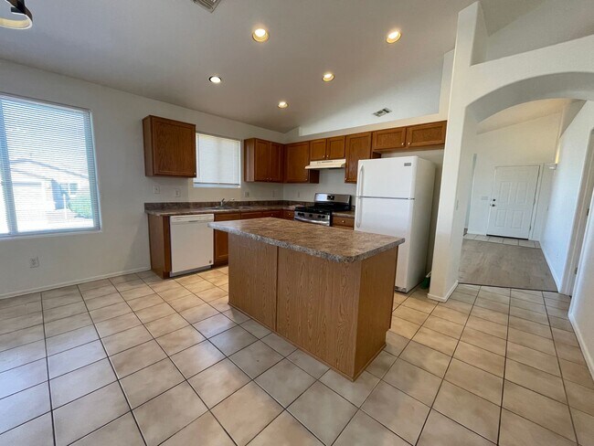 Building Photo - Charming Corner Lot - 4 Bedroom/ 2 Bathroom