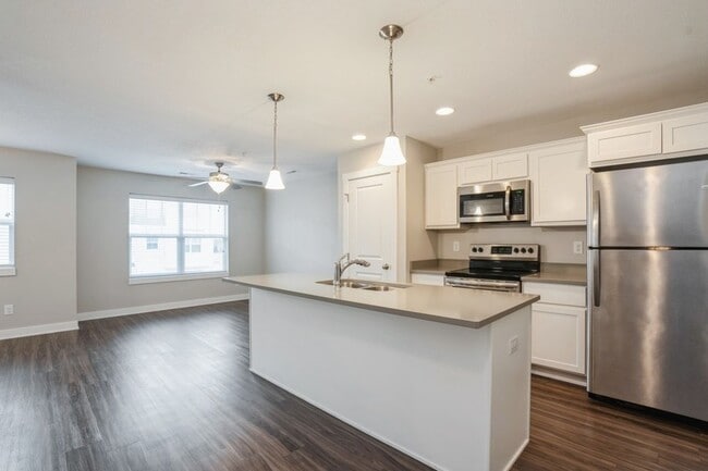 Building Photo - TERRIFIC LOCATION!!  2 Bedroom, 2 Bathroom Townhome in Ankeny