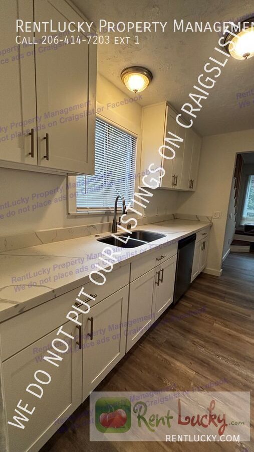 Building Photo - 1522 NE 97th St