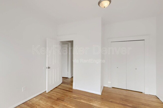 Building Photo - 1118 6th St
