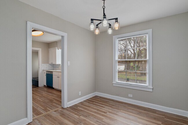 Building Photo - Highland Fully Remodeled 2 Bedroom Home