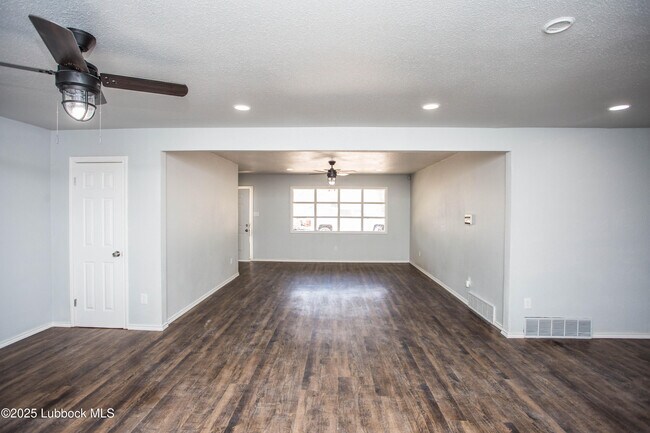 Building Photo - 6803 Avenue W