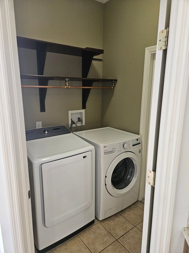 Building Photo - One-year lease starting in January, with free move-in for December.