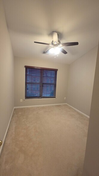 Building Photo - 13030 Park Crescent Cir