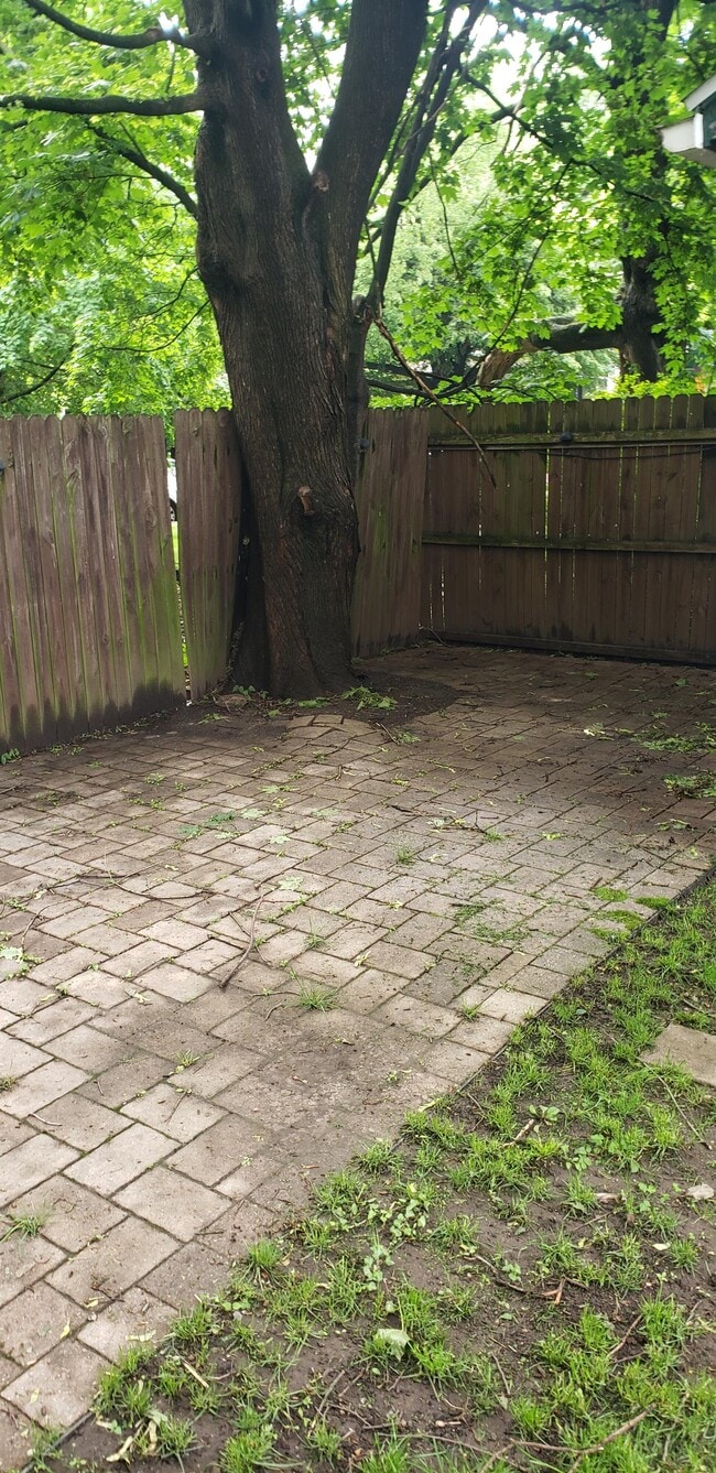 Building Photo - 429 S Pitt St