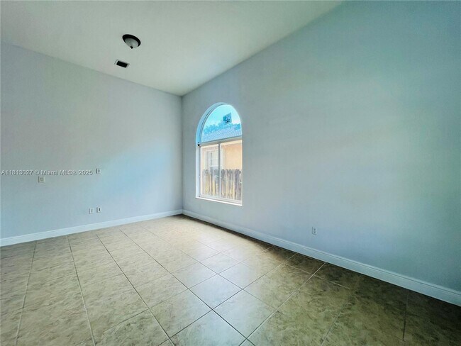 Building Photo - 16020 SW 91st Ct