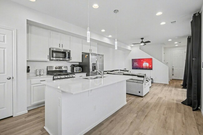 Building Photo - 8731 Snake River St