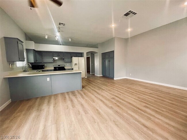 Building Photo - 4417 Cinema Ave