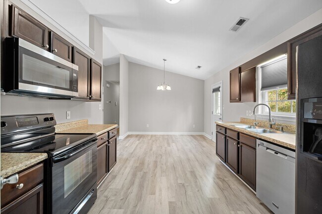 Building Photo - Woodbury Farms