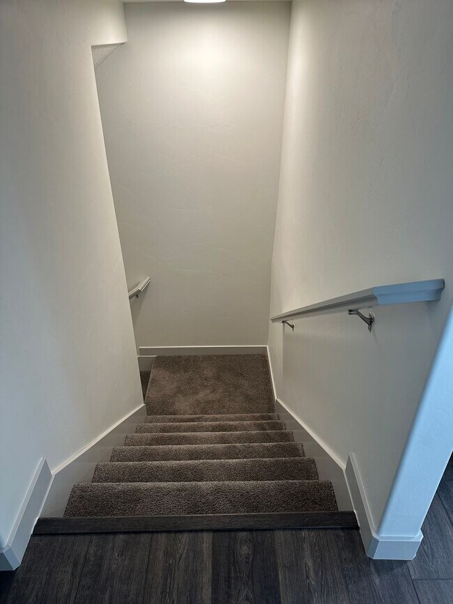 Building Photo - GORGEOUS Bountiful Home!!!