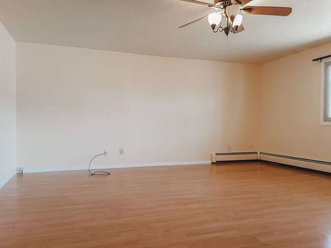 Building Photo - UTILITIES INCLUDED! Large 3 bed/ 1.5 bath ...