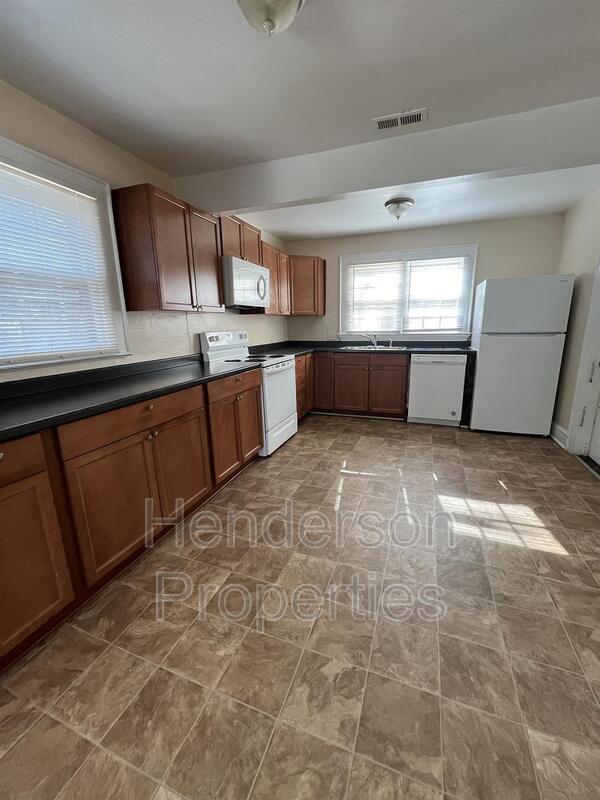 Building Photo - 135 Bradford Dr