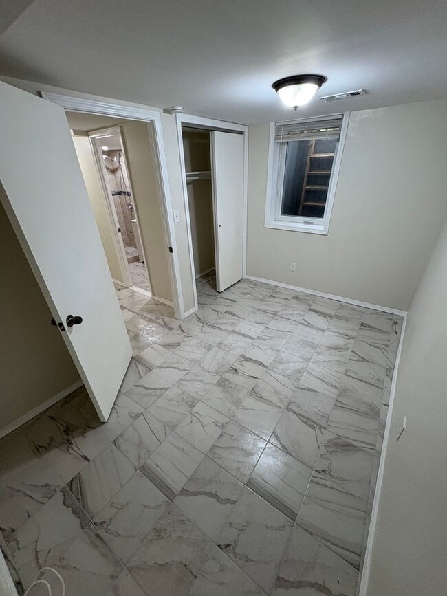Building Photo - Beautiful 3 Bed / 2 Bath Updated Bungalow with Large Fenced Yard and Brand-New Deck