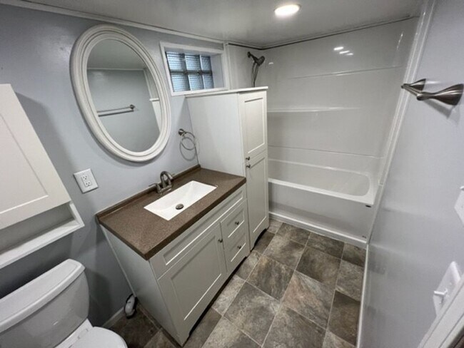 Building Photo - Duluth, MN - 4 Bedroom - 2 Bath - 2 car garage - Single family home