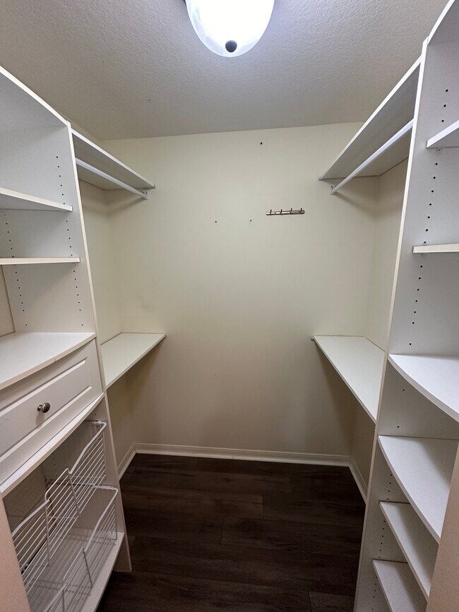 Building Photo - 2401 Nesslewood Dr