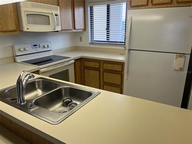 Building Photo - 3111 Pass a Grille Way