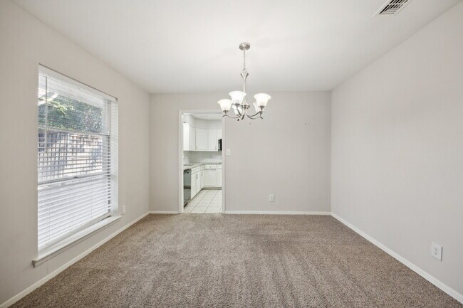Building Photo - 1725 Northcrest Dr
