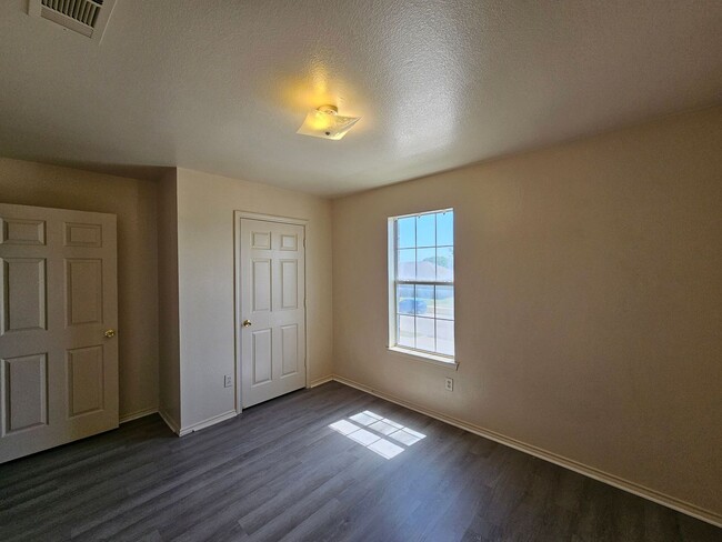 Building Photo - 3407 Toledo Dr