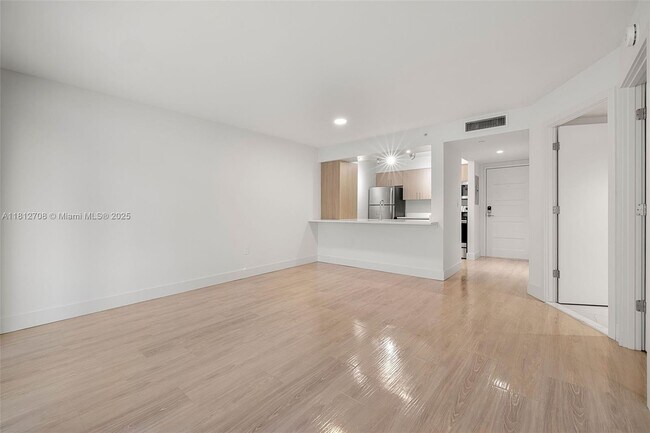 Building Photo - 1756 N Bayshore Dr