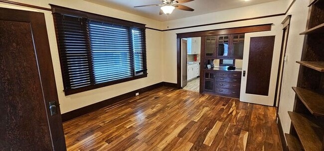Building Photo - 2 bed 1 bath plus office/Den room, Downtown Reno, UNR. Duplex FOR RENT!
