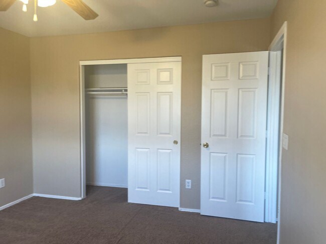 Building Photo - San Tan Valley, 4 bed, 3 bath, huge loft, 2300 sqft