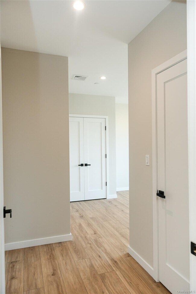 Building Photo - 135 E Park Ave