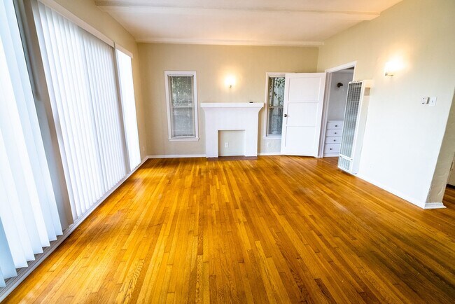 Interior Photo - 147 North Hamilton Drive