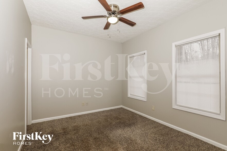 Building Photo - 637 Old Ivy Chase