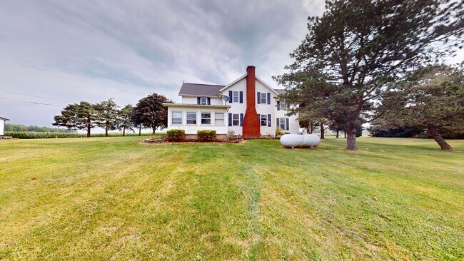 Building Photo - 4 bedroom farm house in Plymouth Shiloh Schools