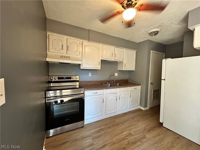 Building Photo - 365 N 12th St