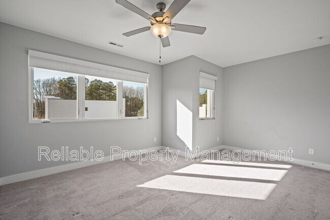 Building Photo - 41 N Laird Dr