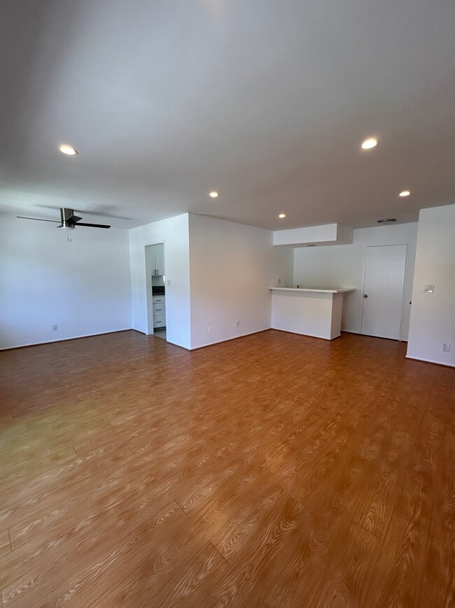 Living room - 649 Westbourne Dr