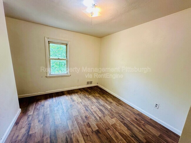 Building Photo - 1721 Scott St