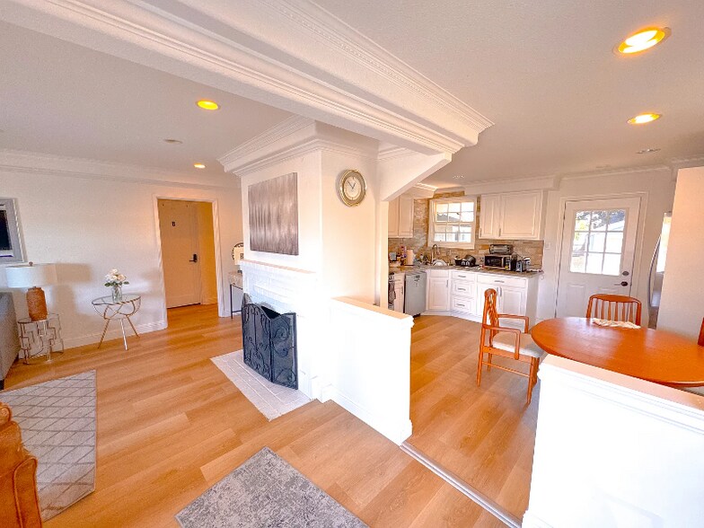 Building Photo - 1532 Cypress Ave