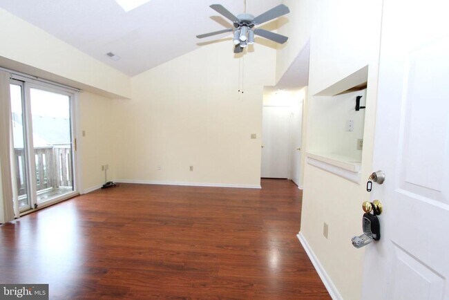 Building Photo - 5012 Ravens Crest Dr