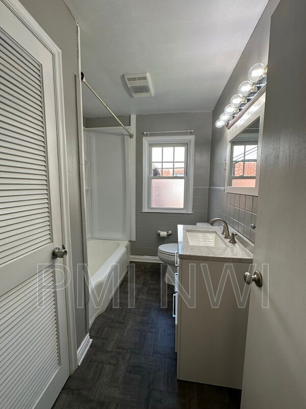 Building Photo - 209 N Rensselaer Ave