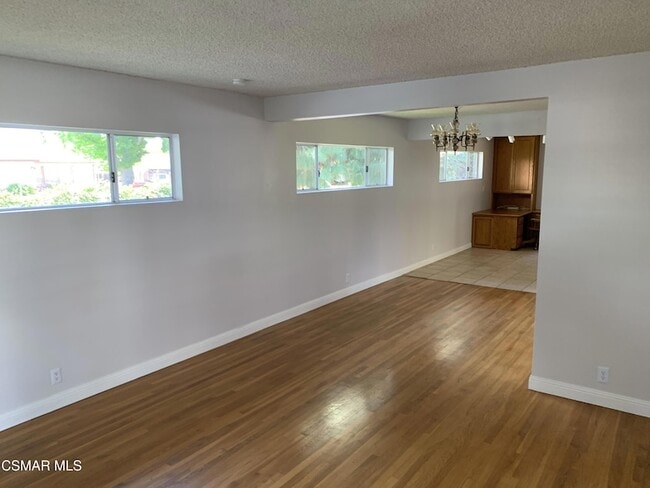 Building Photo - 7431 Cozycroft Ave