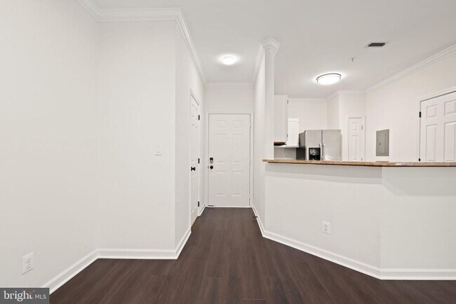 Building Photo - 1704 Lake Shore Crest Dr