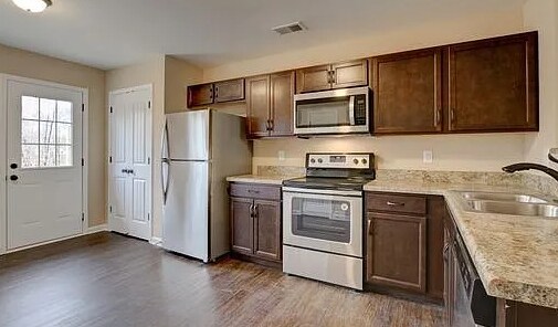 Building Photo - Fairview Lane