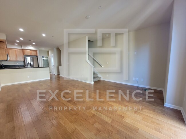 Building Photo - Updated 3 Story Townhouse with Garage, in Willow Glen!