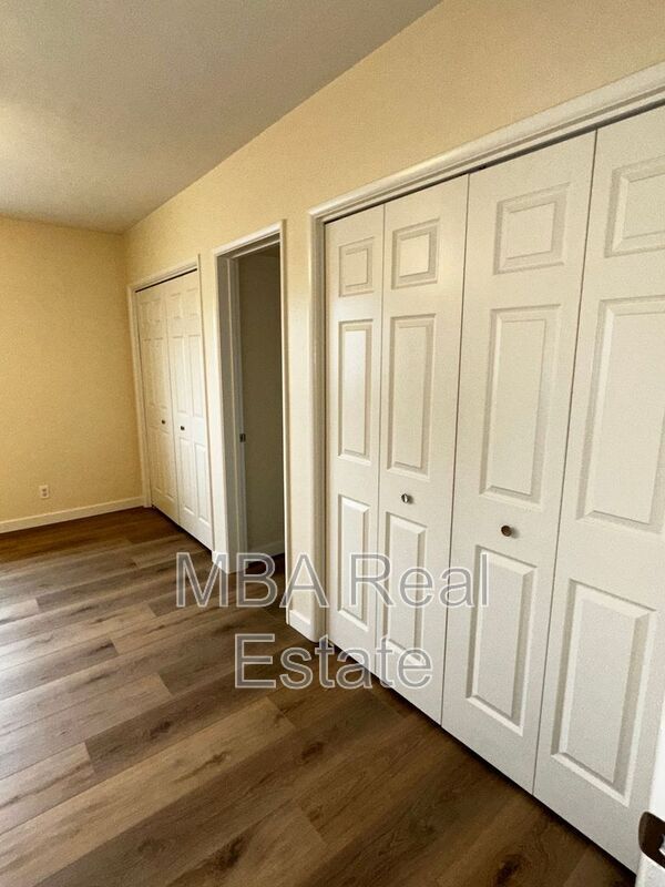 Building Photo - 660 W Erie St