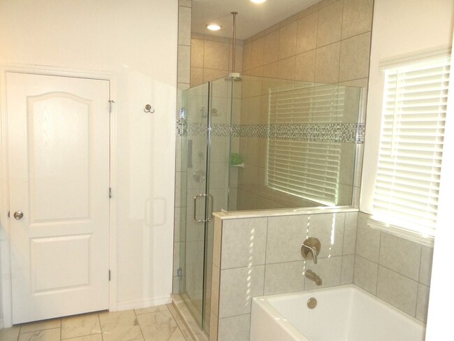 Building Photo - Spacious 4/3/3 home in Mirada