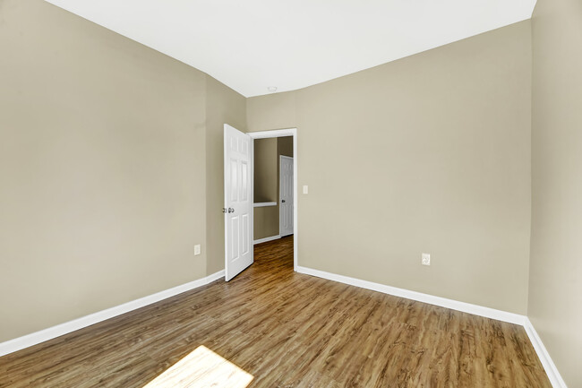 Building Photo - Beautiful Home in West Baltimore!